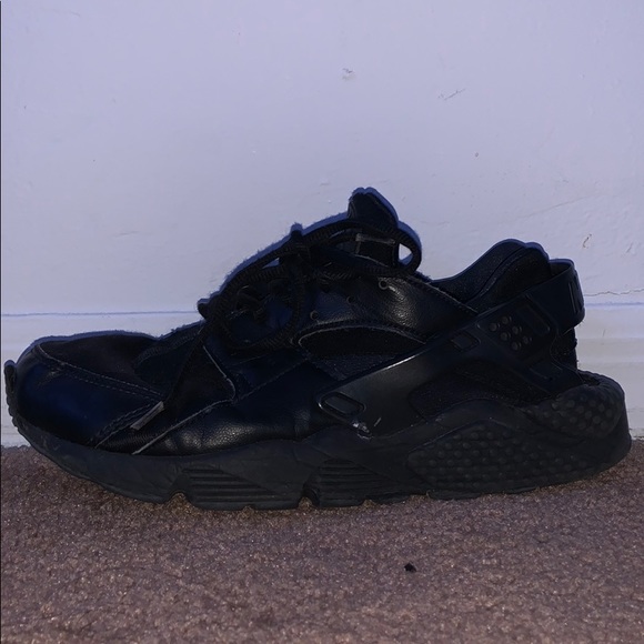 all black huaraches